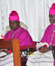 MASKOFU WASAIDIZI  HENRY MCHAMUNGU NA STEFANO MUSOMBA O.S.A. WA JIMBO KUU KATOLIKI LA DSM